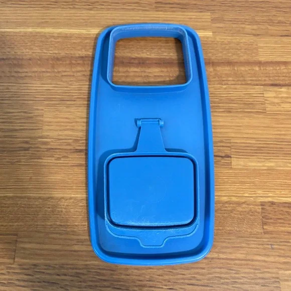 Vintage Tupperware Store N Pour Cereal Keeper Blue Flip Top Pour Clear Container - Picture 9 of 10